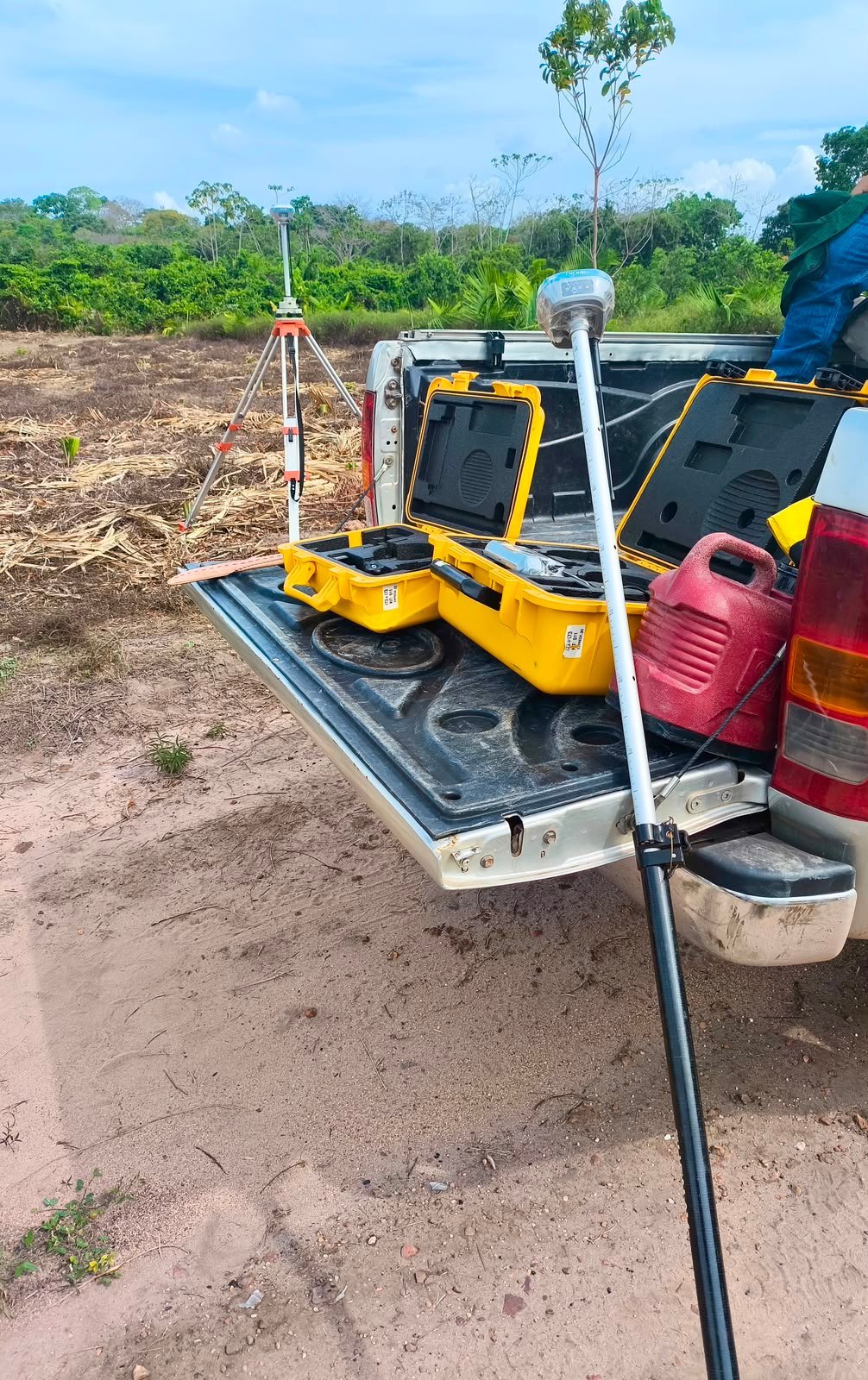 Equipamentos GNSS da SGL em trabalho de campo